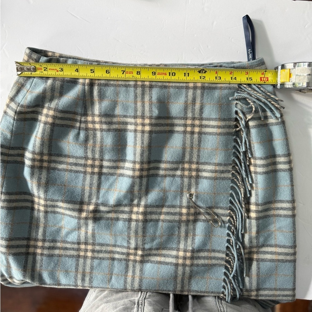 Burberry vintage wool Blue Plaid Skirt with fringe and pin - Picture 10 of 11
